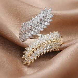 Elegant Silver and Gold Leaf Design Ring